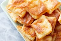 Crunchy Homemade Cheese Crackers Recipe for Snack Lovers