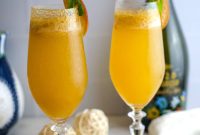 Low-Carb Peach Bellini Cocktail Recipe for Keto Diet