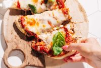 15-Minute Naan Pizza Recipe: Quick Homemade Pizza on Naan