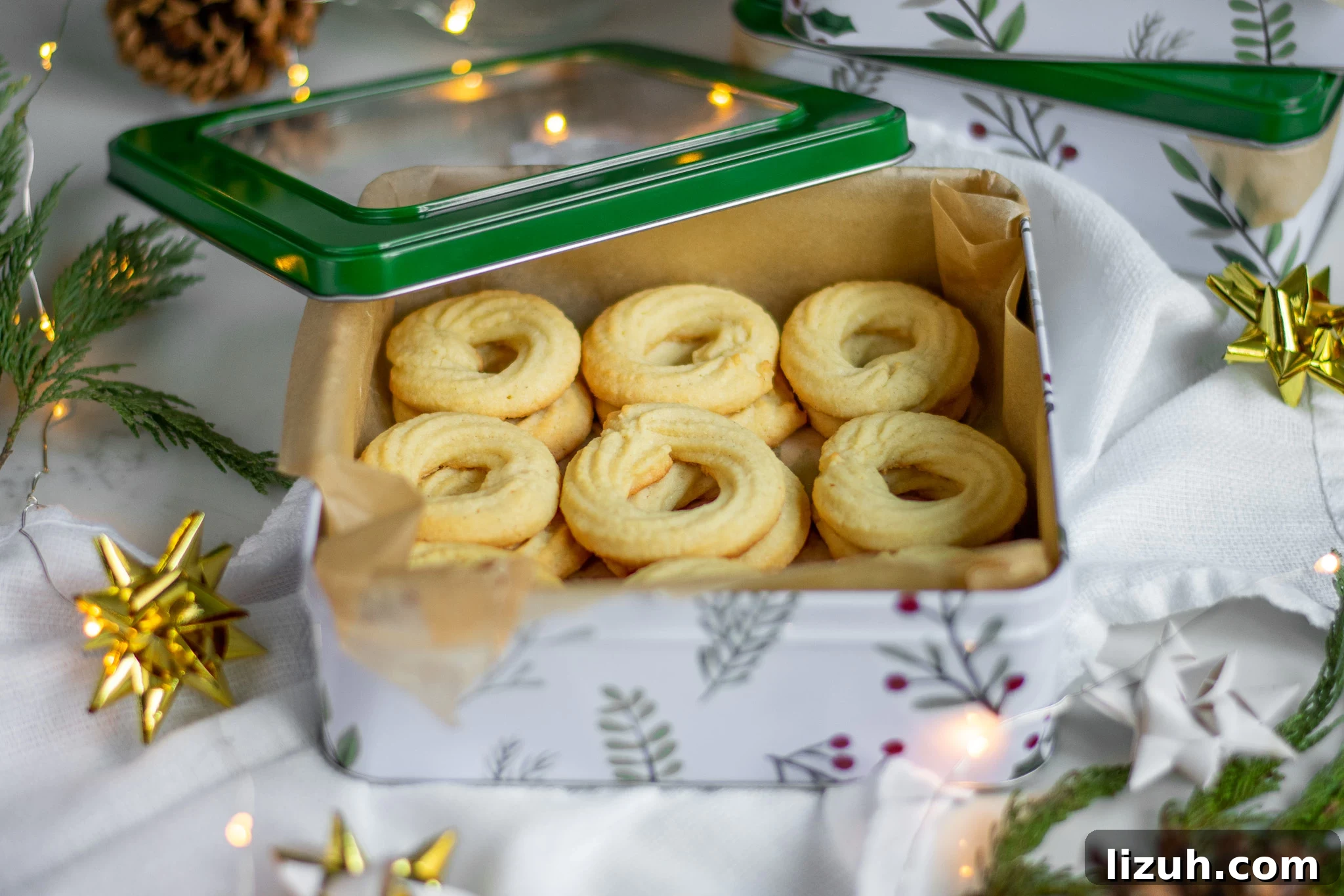 Answers to Your Top FAQs: Quick Solutions to Common Questions 4 Danish vaniljekranse in a tin.