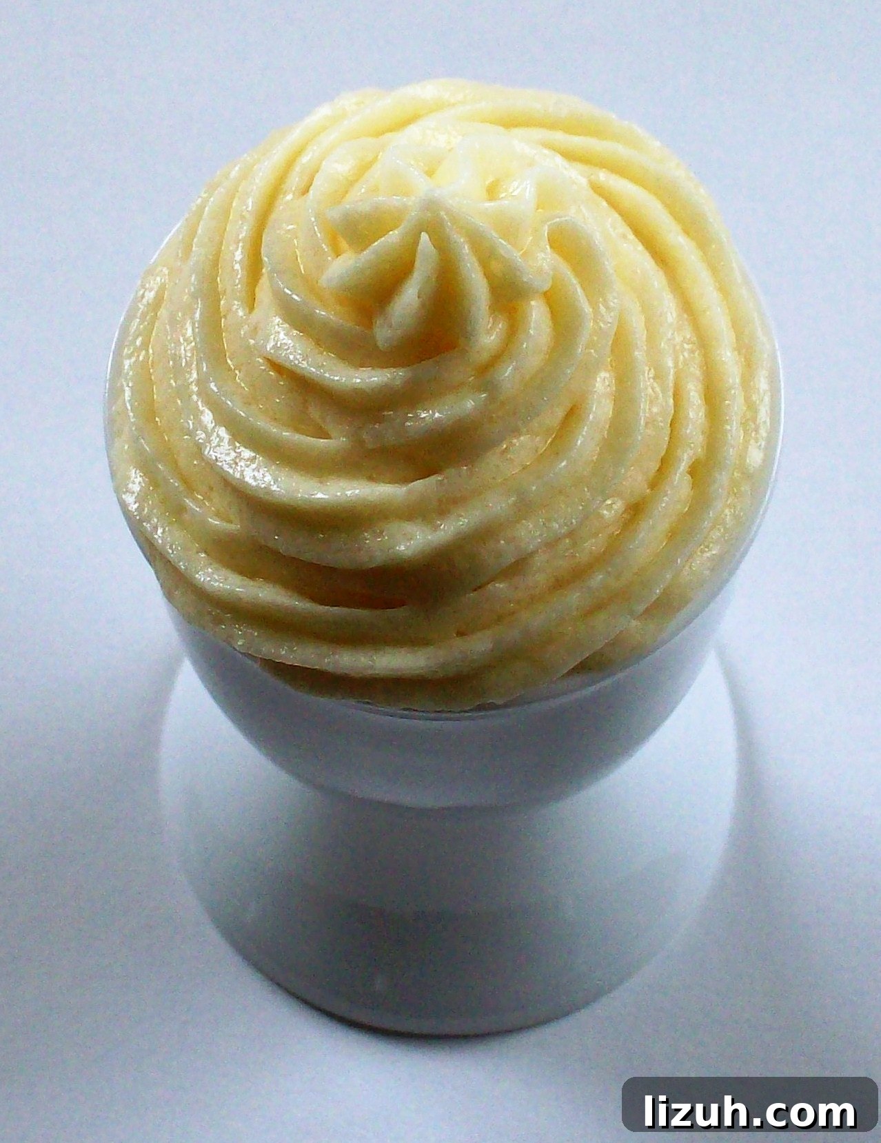 Buttery Vanilla Cream Cheese Icing (Swirl), Low Carb, So Simple! Buttery Vanilla Cream Cheese Icing (Swirl), Low Carb, So Simple!