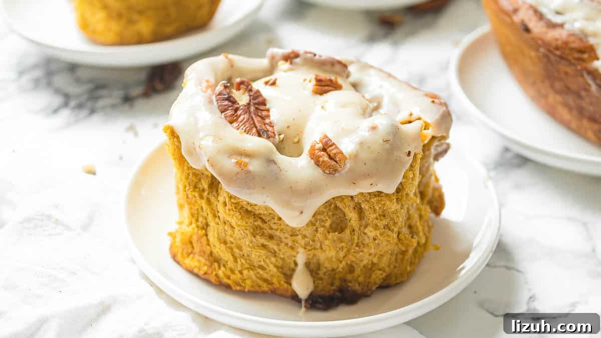 Pumpkin Spice Cinnamon Rolls with Maple Glaze 5 pumpkin spice cinnamon rolls vegan
