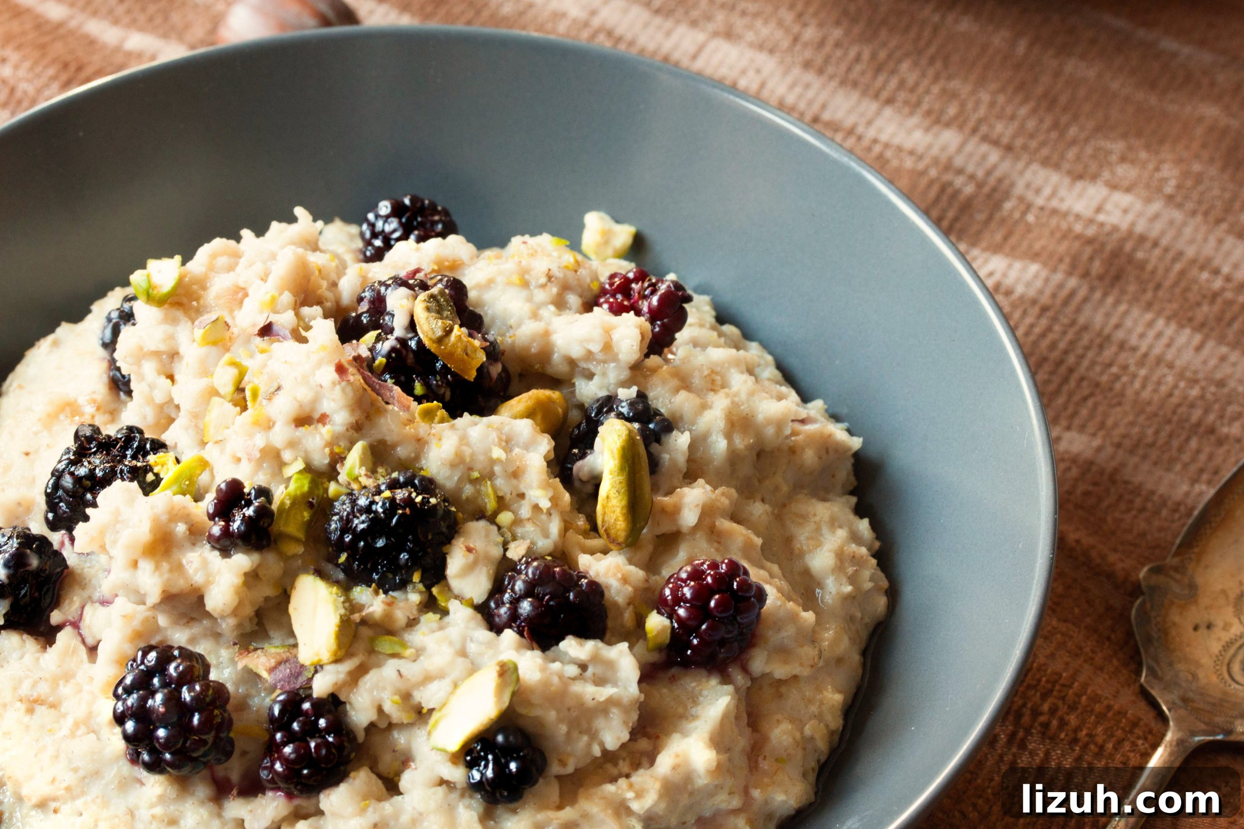 Berry & Pistachio Oat Porridge Recipe: Creamy, Nutty Morning Bowl 6 oat porridge with berries and pistachios