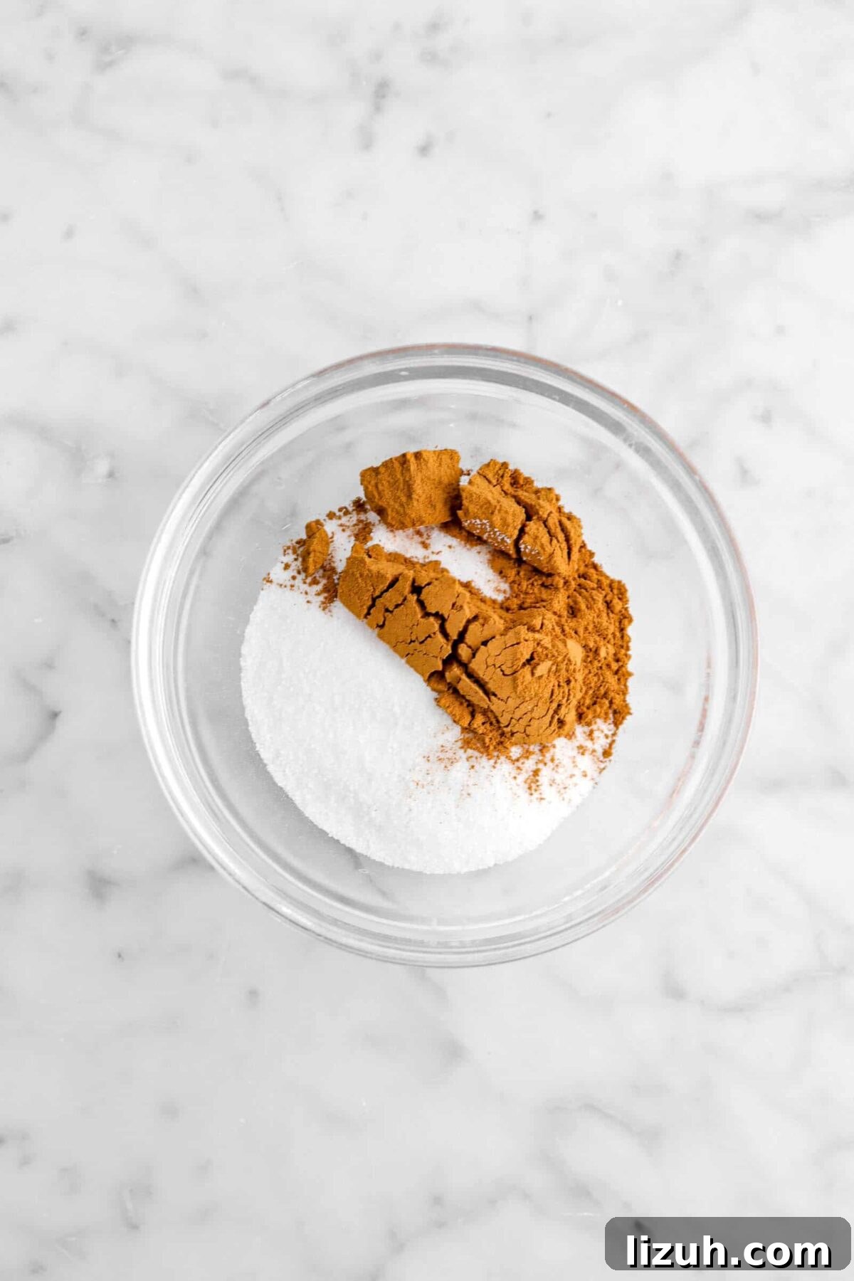 sugar and cinnamon in glass bowl