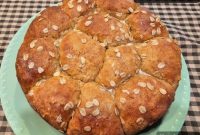 Soft Oatmeal Molasses Dinner Rolls Recipe for Fluffy Yeasted Buns