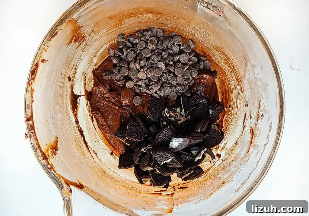 Chewy Oreo-Stuffed Brownies: Ultimate Chocolate Cookie Treat 5 oreo brownie batter