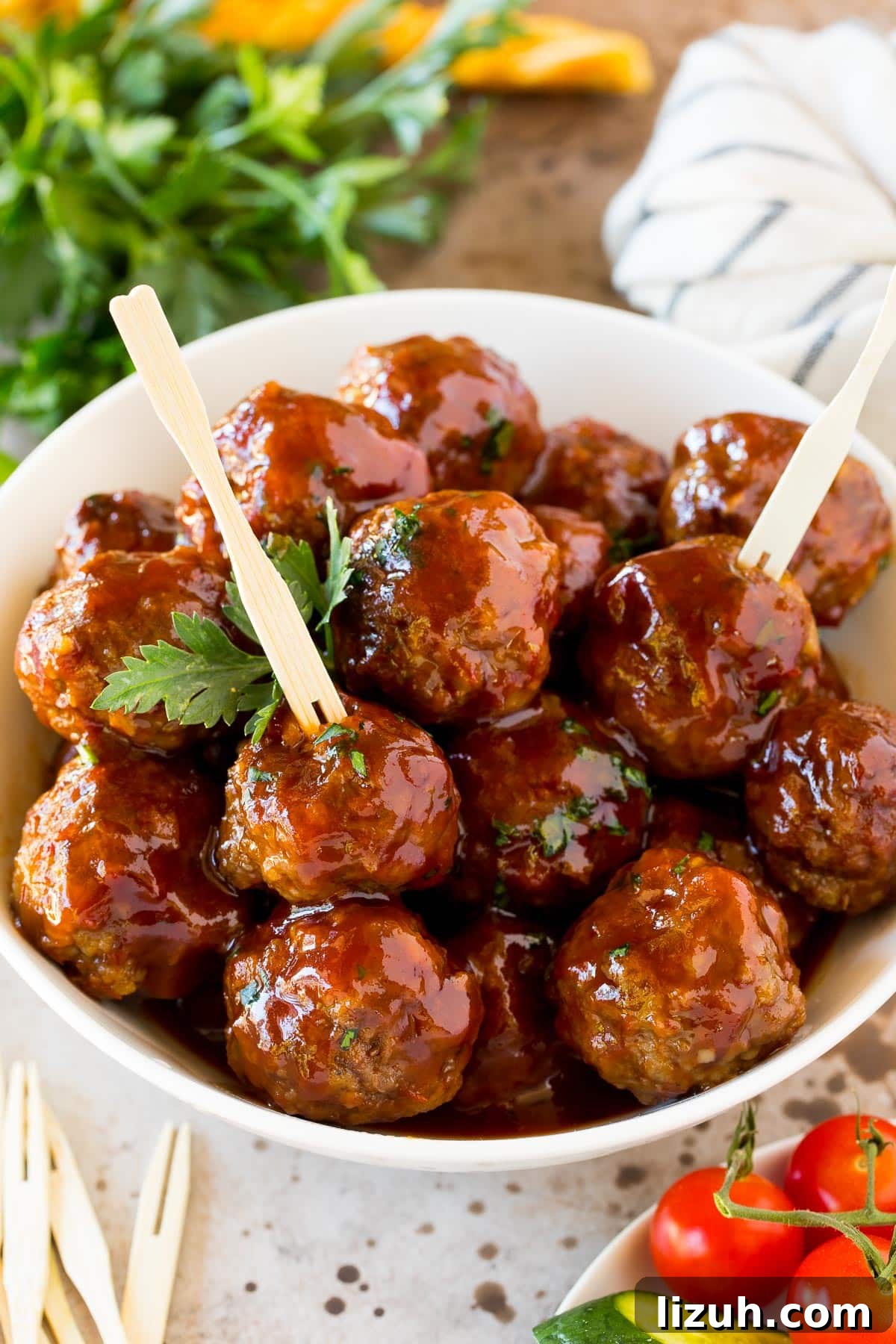 31 High-Protein Slow Cooker Recipes for Meal Prep and Weight Loss 22 grape jelly meatballs