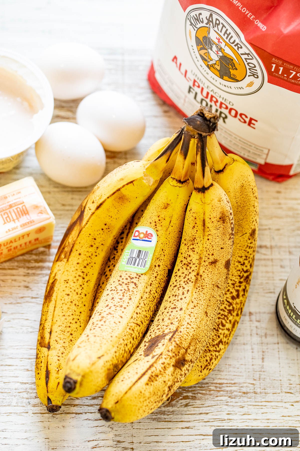 Ingredients to make banana cake. 